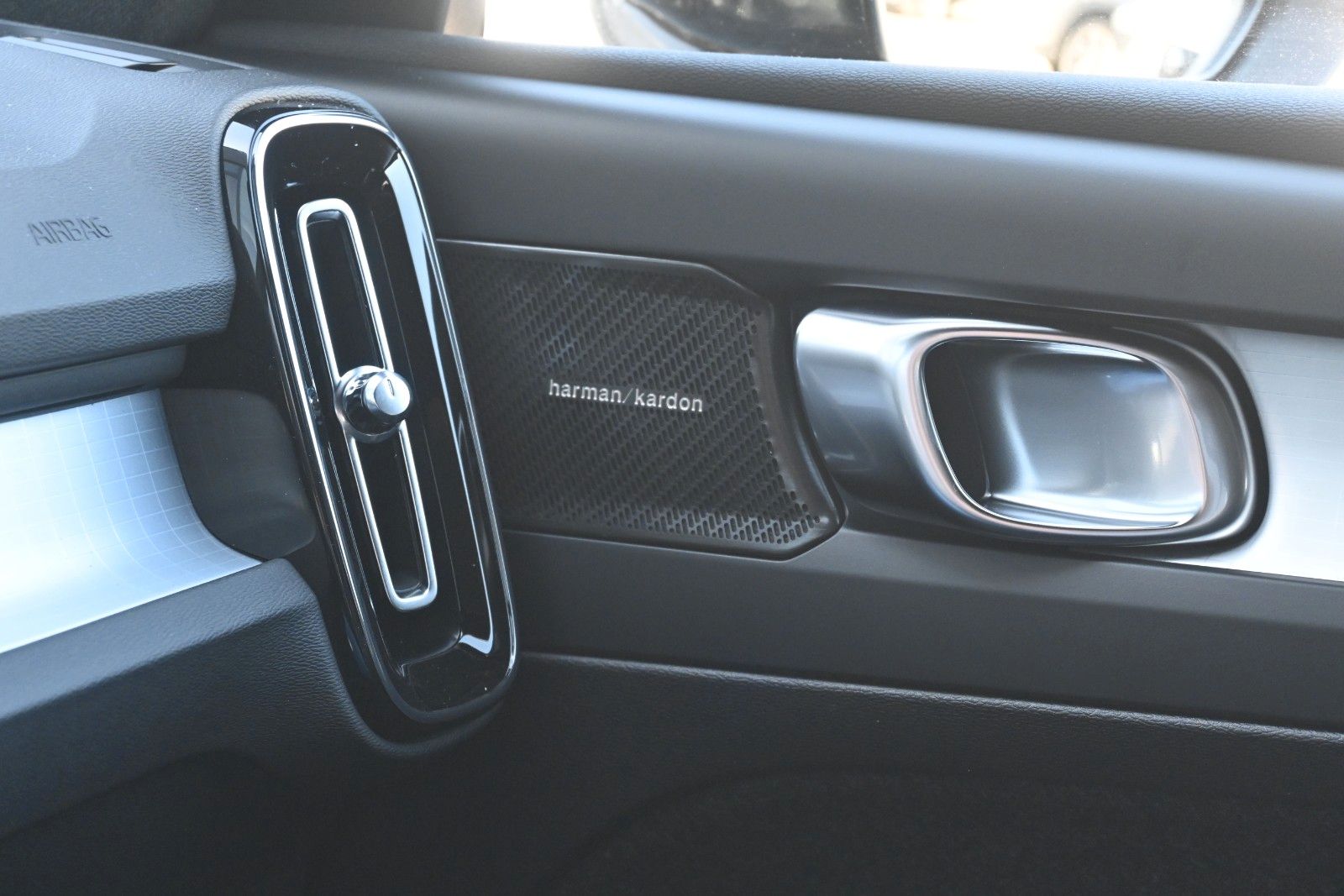 Fahrzeugabbildung Volvo XC40 B4 DKG Plus Black Edition*FSHZG*360°*ACC