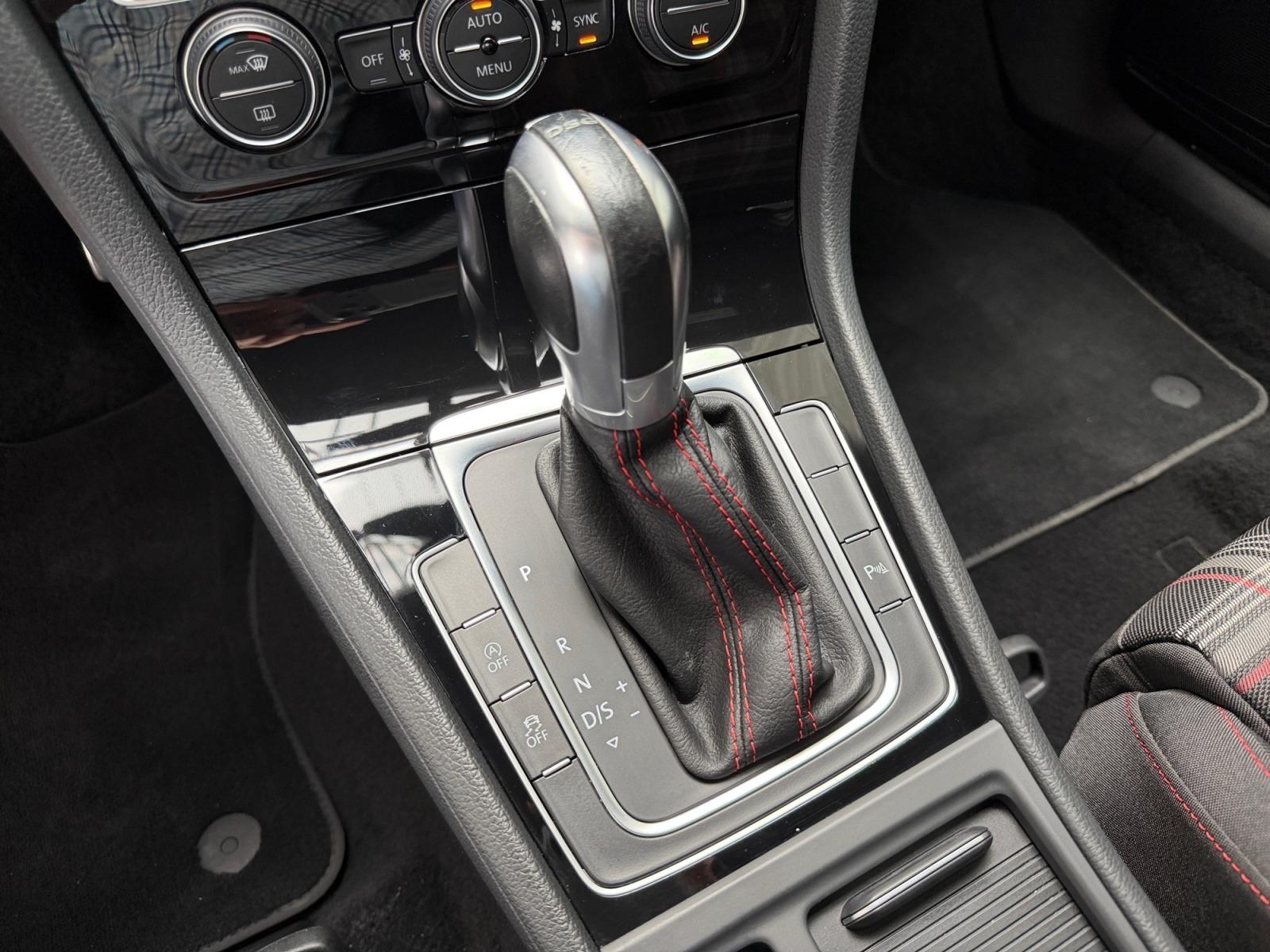Volkswagen GOLF GTI PERFORMANCE DSG NAV+LED+ACC+DYNAUD+1.HD