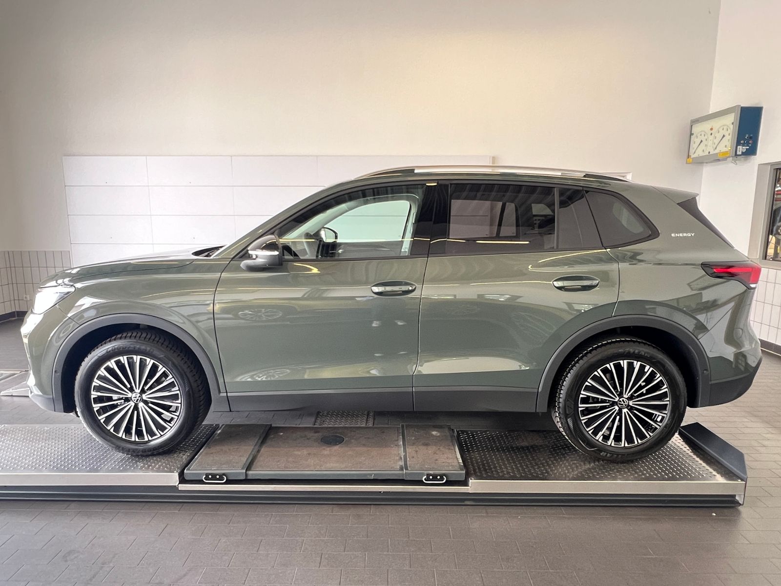 Fahrzeugabbildung Volkswagen Tiguan  Energy 1.5 eTSI DSG *AHK,AreaView,Navi,E