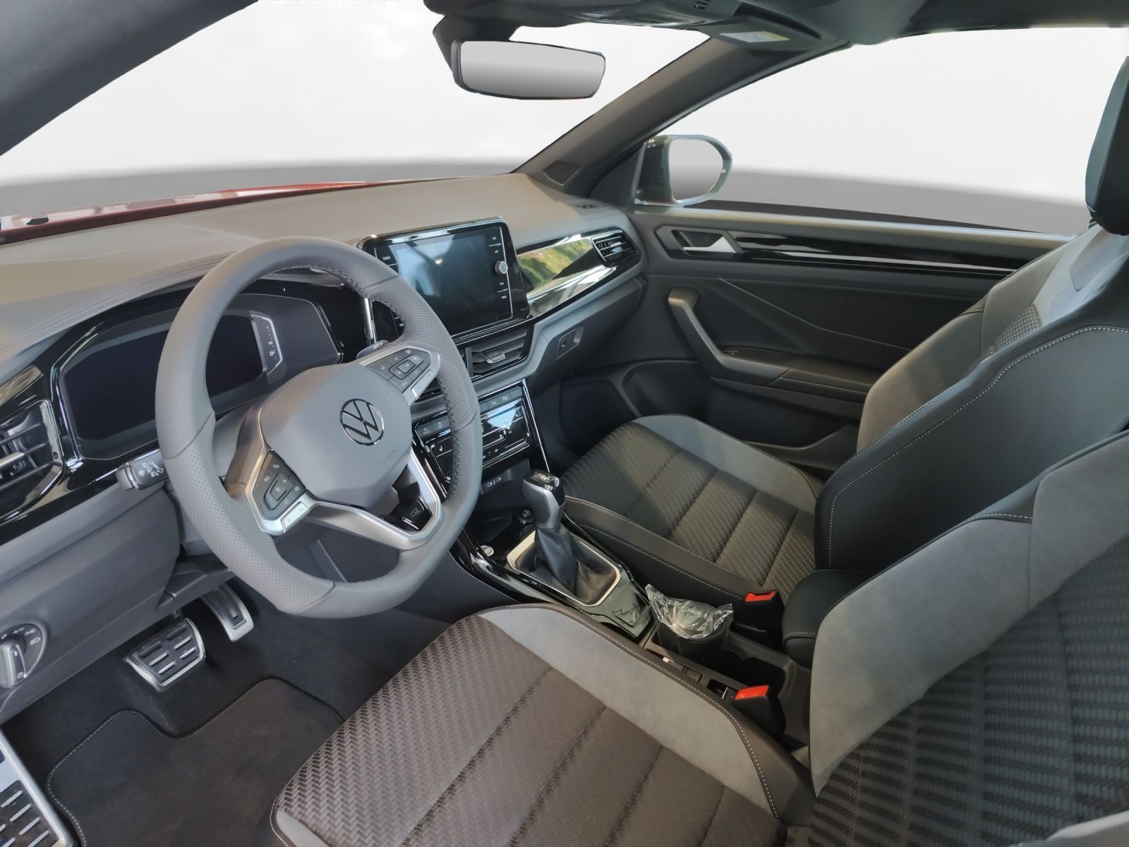 Volkswagen T-Roc Cabriolet R-Line 1.5 l TSI OPF 110 kW (150 imagem 2