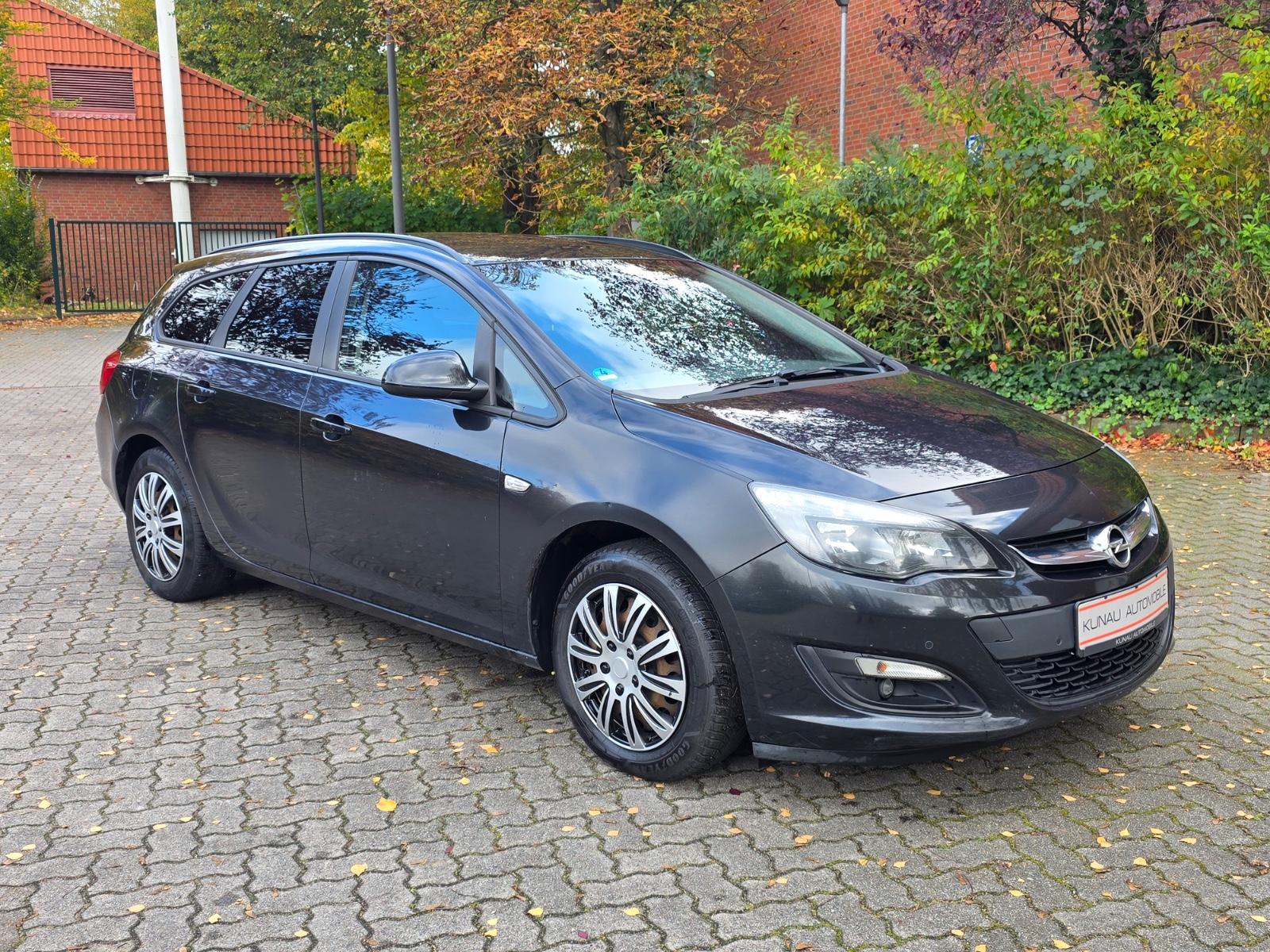 Opel Astra 2015 — interior