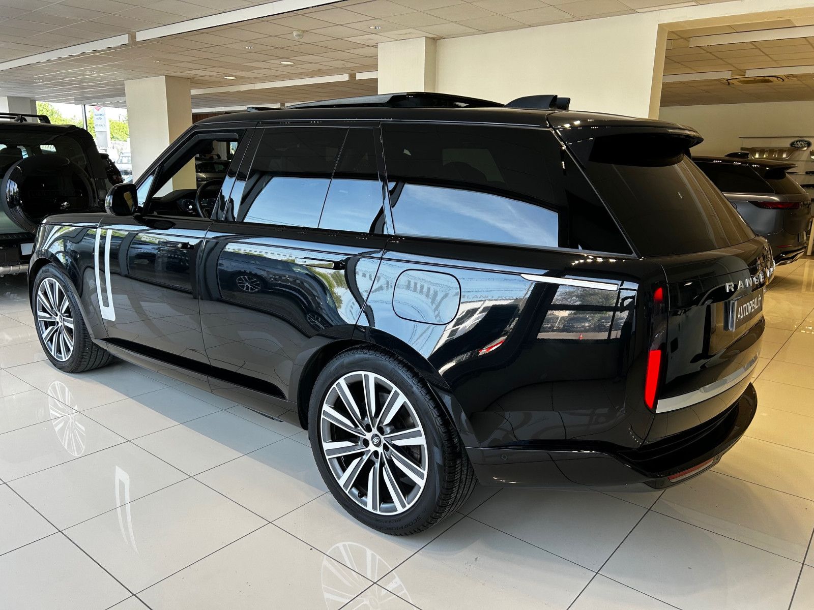 Land Rover Range Rover P440e SE Hybrid SWB imagem 2