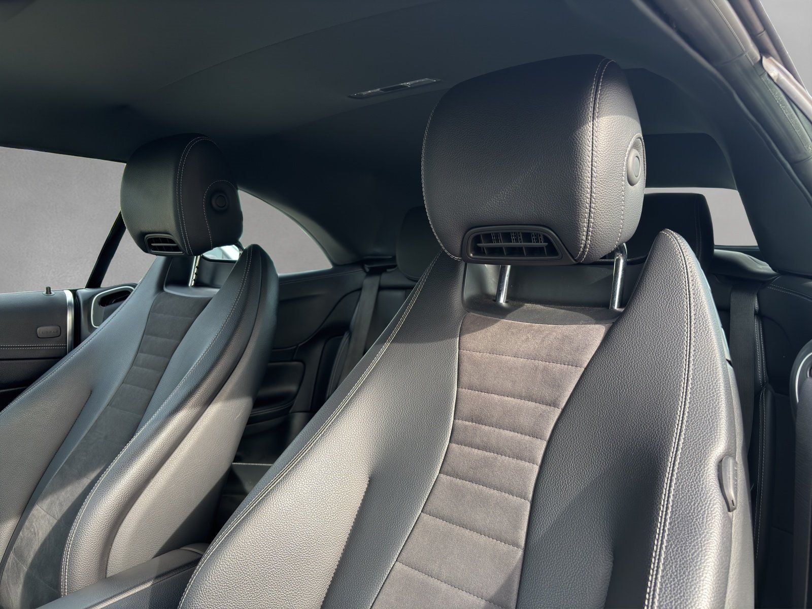 Fahrzeugabbildung Mercedes-Benz E200 Cab AMG HughEndMBUX Business AIRSCARF Totwi