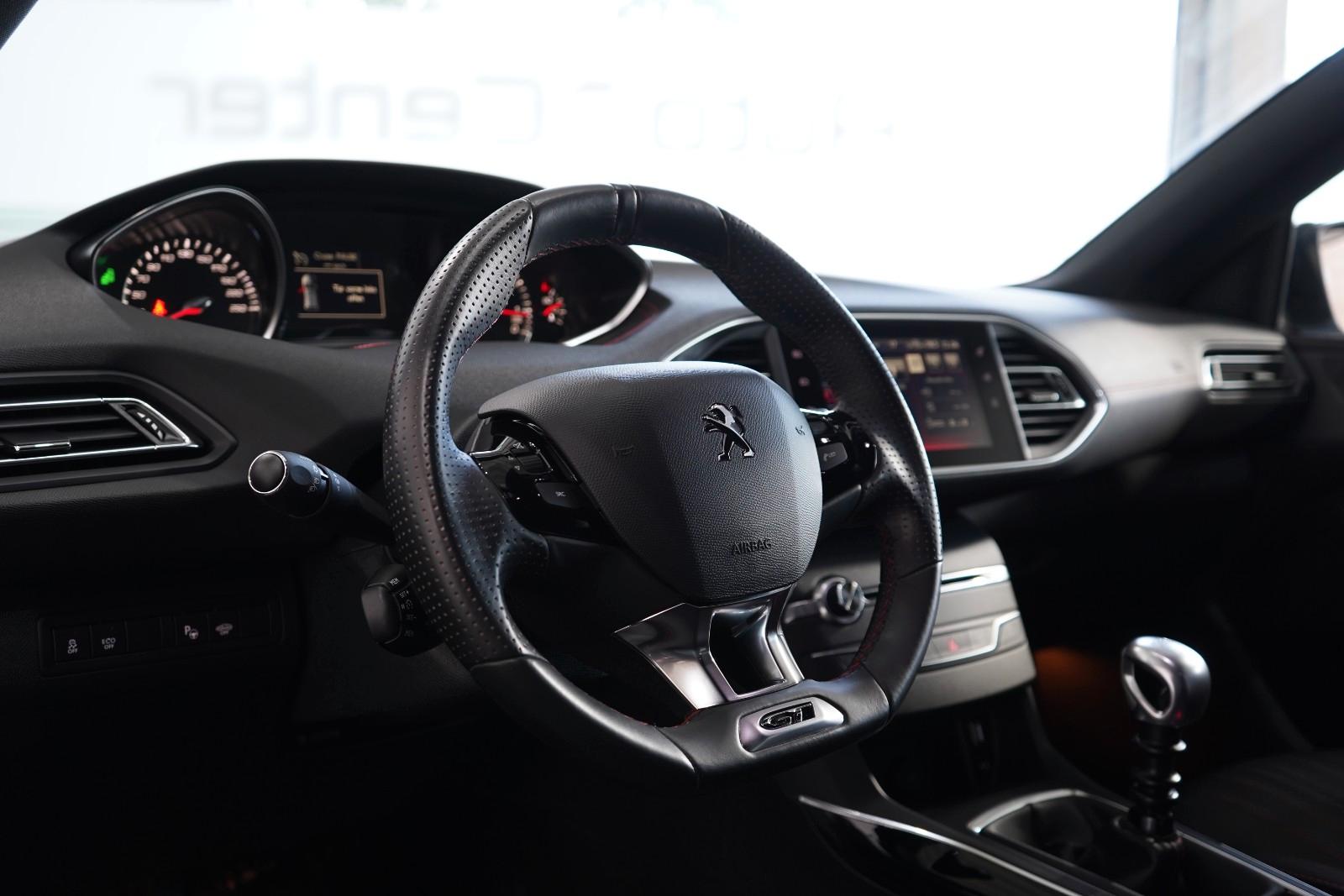 Peugeot 308 SW GT*1.Hand*Navi*Kamera*205 PS*Leder*
