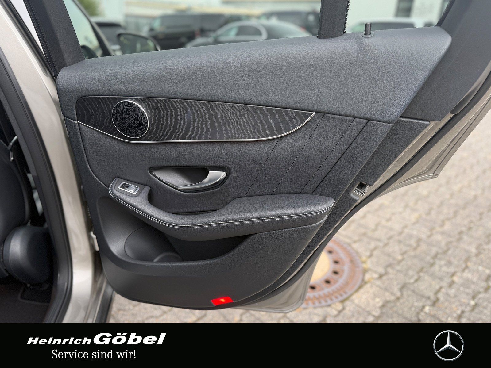 Fahrzeugabbildung Mercedes-Benz GLC 220 d 4M AMG+PANORAMA+ILS+20ZOLL+NIGHTP.+AHK