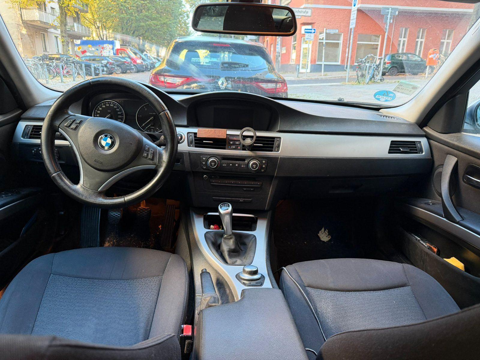 BMW 318 2008 — photo 9