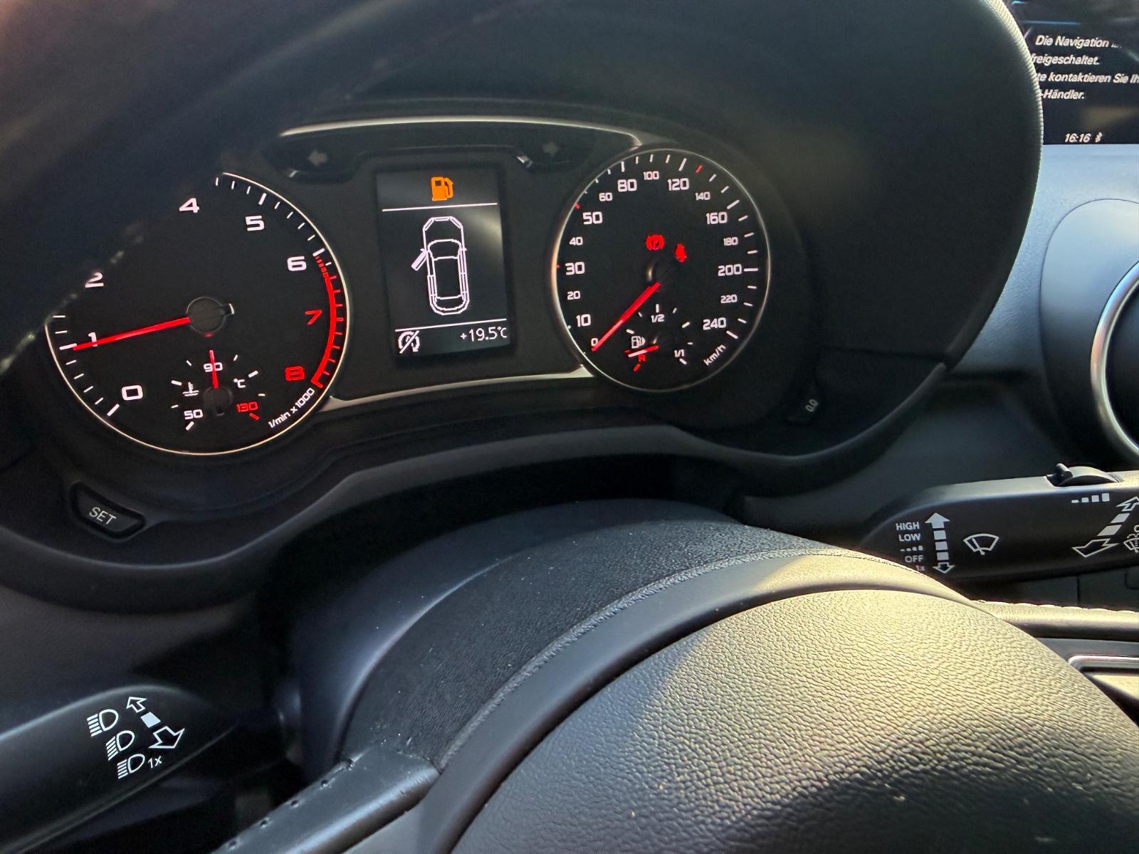 Audi A1 Sportback Ultra Sport*SHZ*TEMP*FSP*USB*HU NEU