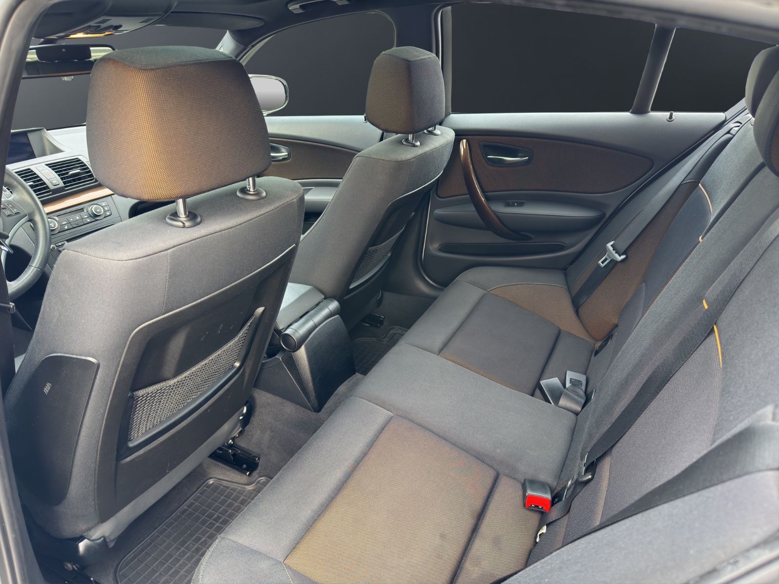 Fahrzeugabbildung BMW 120d Limousine*Automatik*Bi-Xenon*Schiebedach*