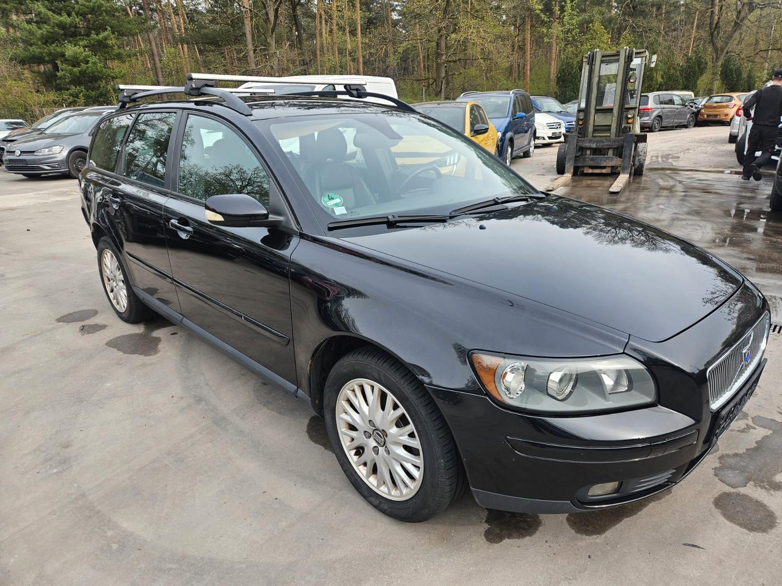 Volvo V50 2004 — rear view