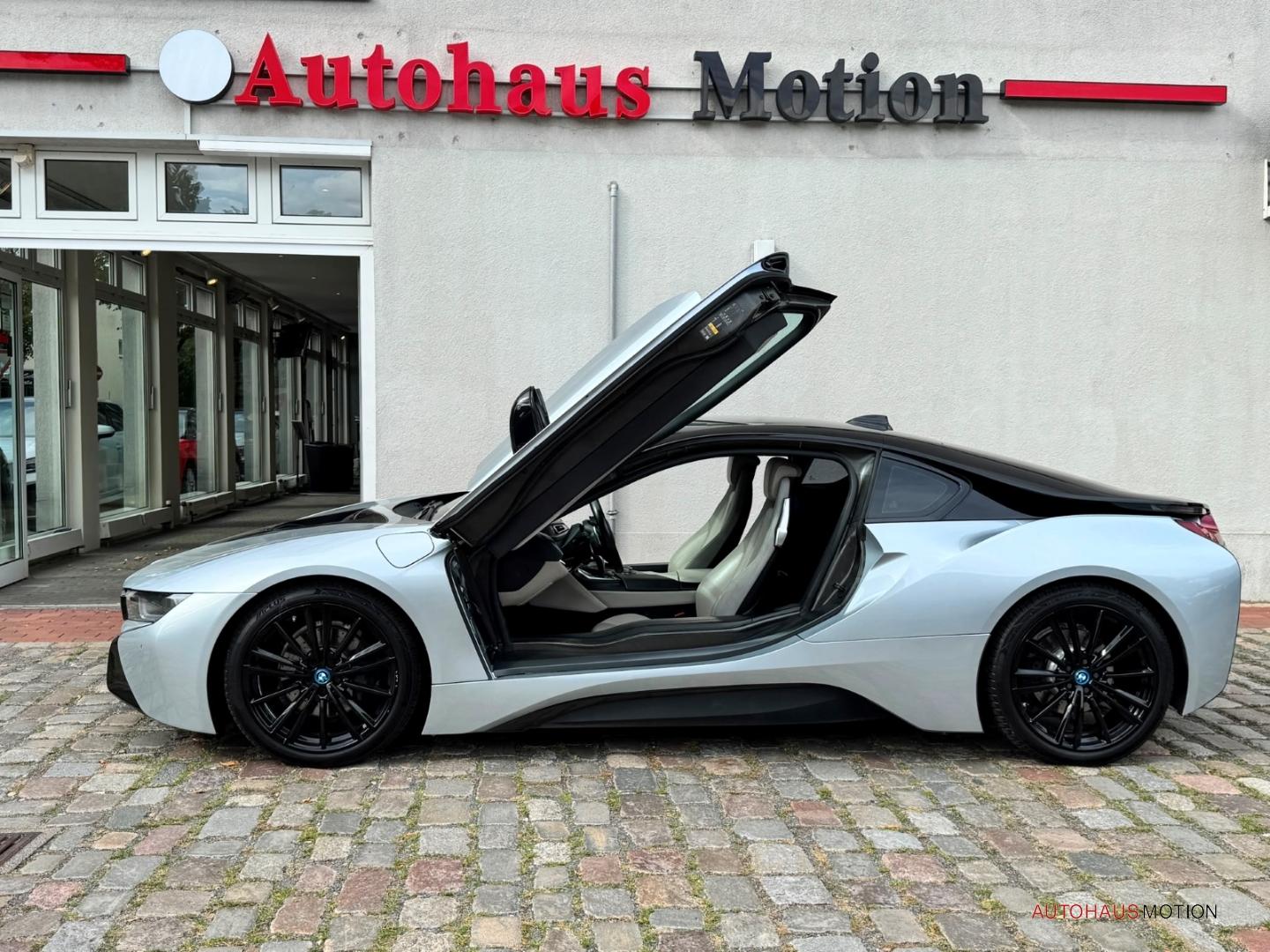 BMW i8 Coupe LED HUD SHZ LEDER KOLLISIONWARNER
