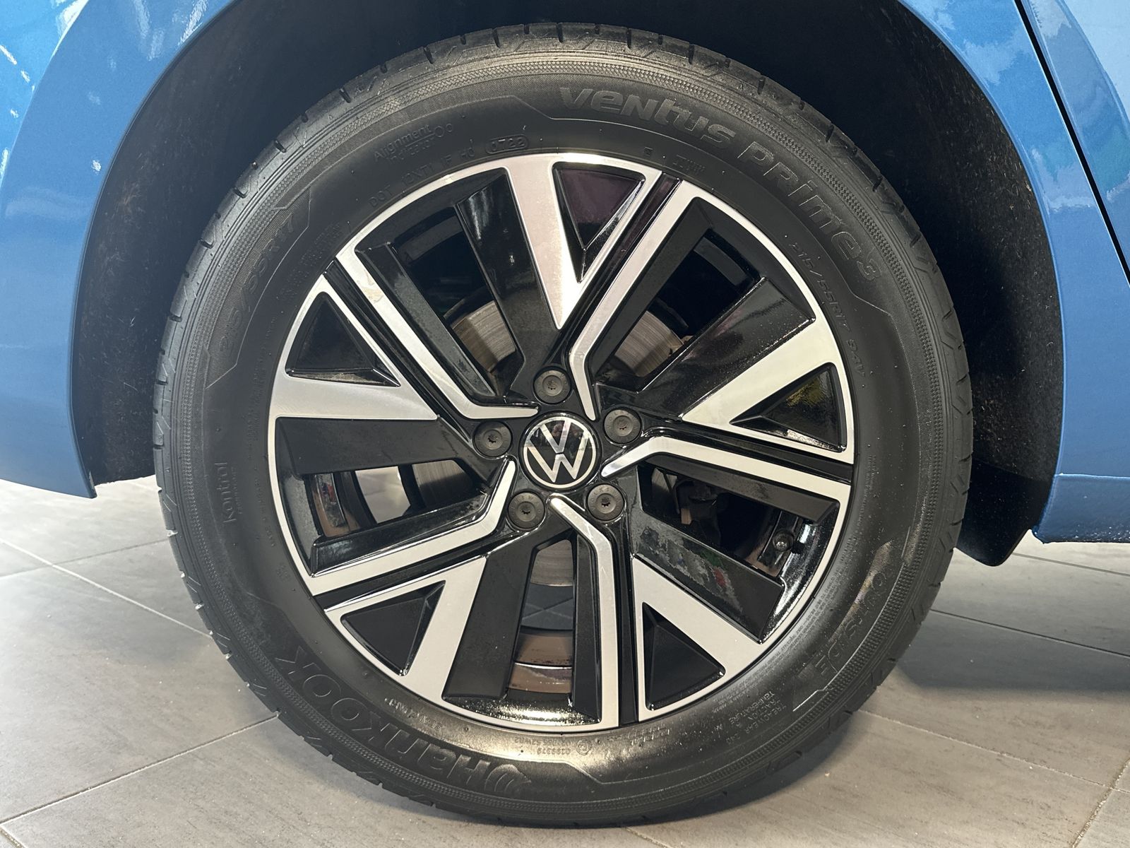 Fahrzeugabbildung Volkswagen Touran 1.5 TSI Highline NAV+LED+PANO+KAM+17ZO+PP