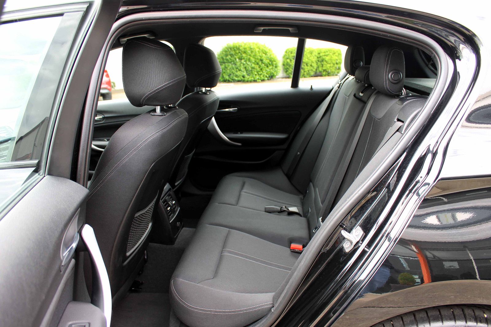 Fahrzeugabbildung BMW 118i F20 Edition M-Sport Shadow LED SHZ NAV KAM