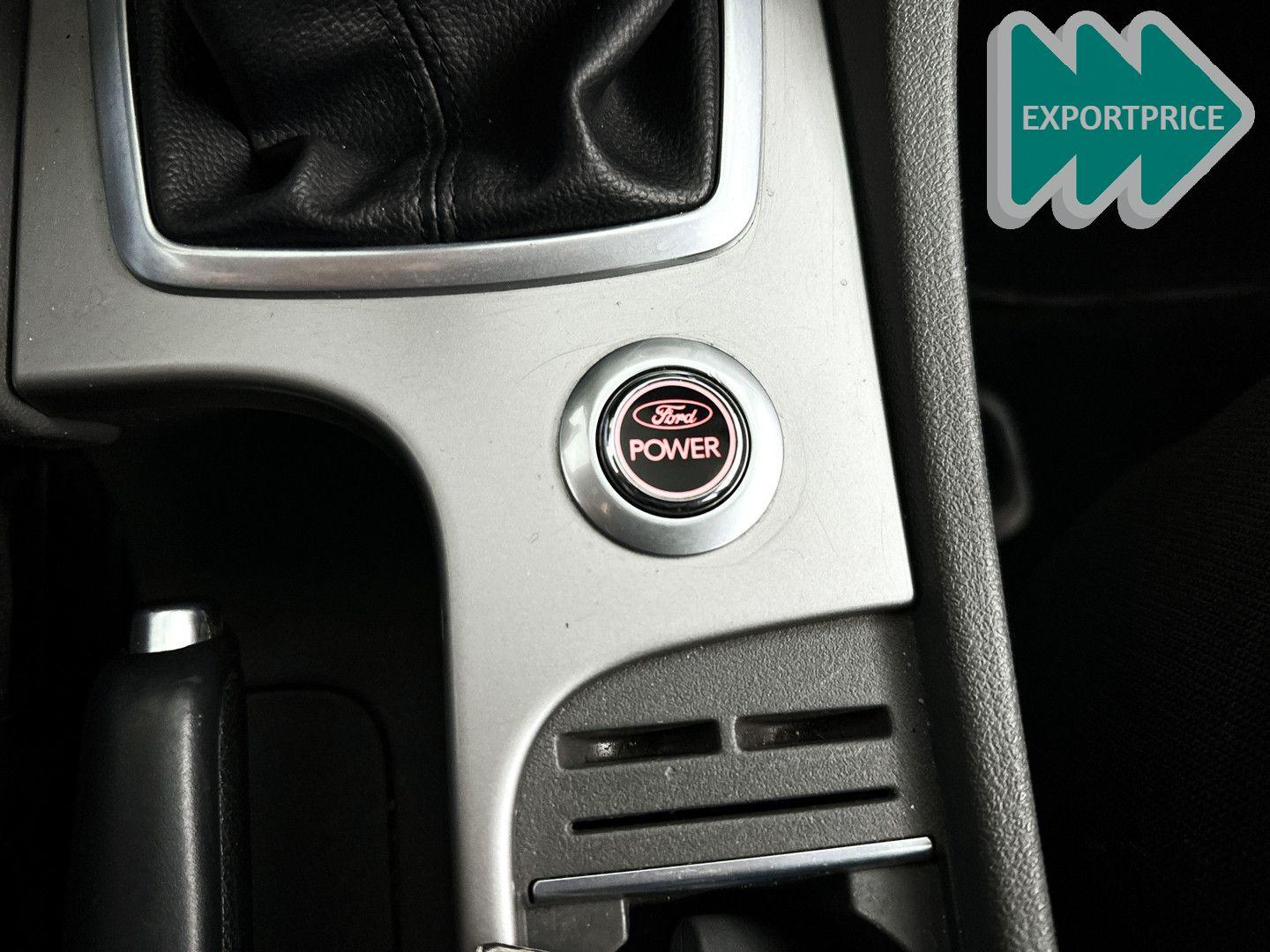 Ford Focus 2009 — photo 16