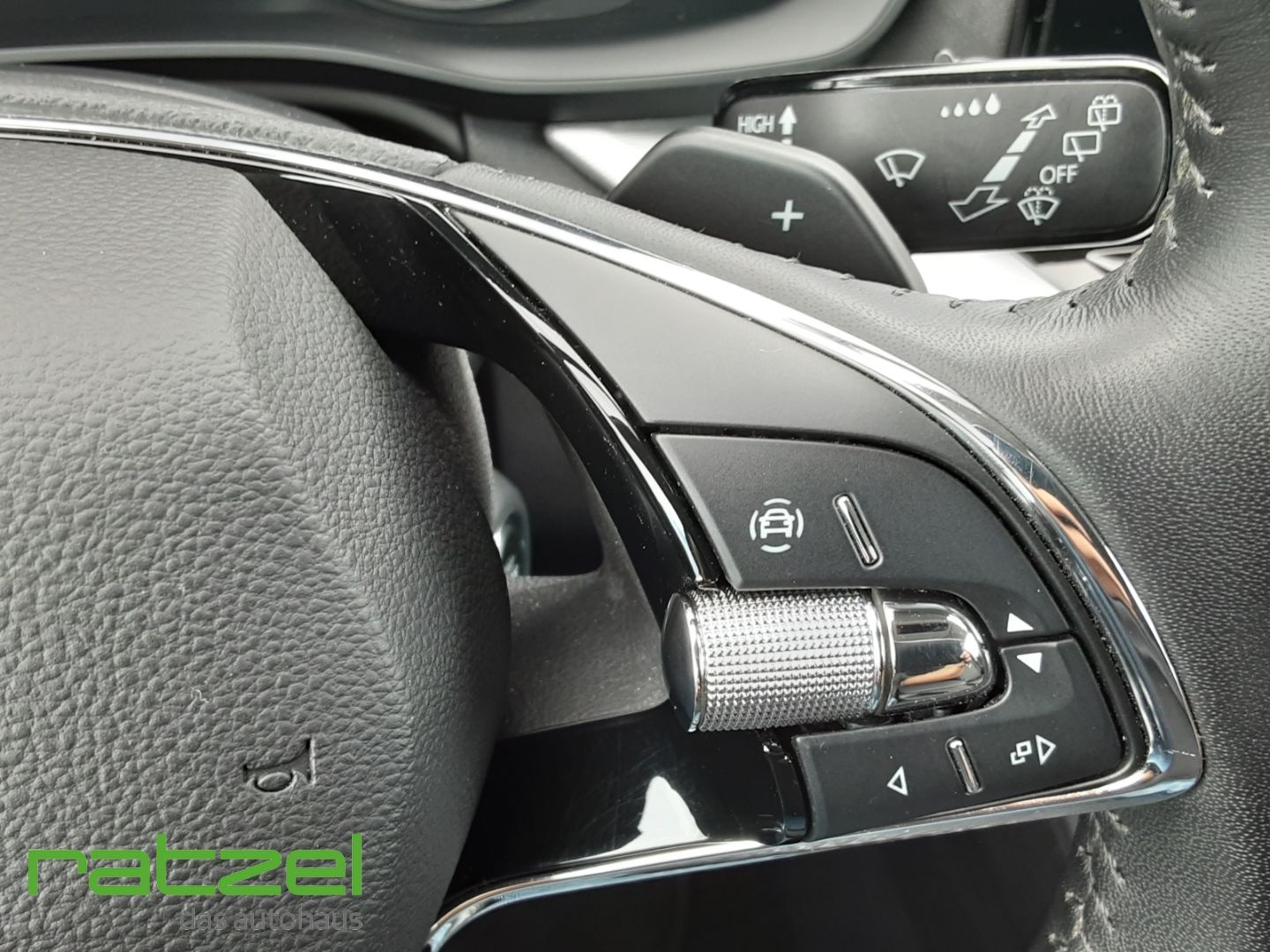 Fahrzeugabbildung SKODA Octavia Combi 2.0 TDI Clever AHK-klappbar LED Sp