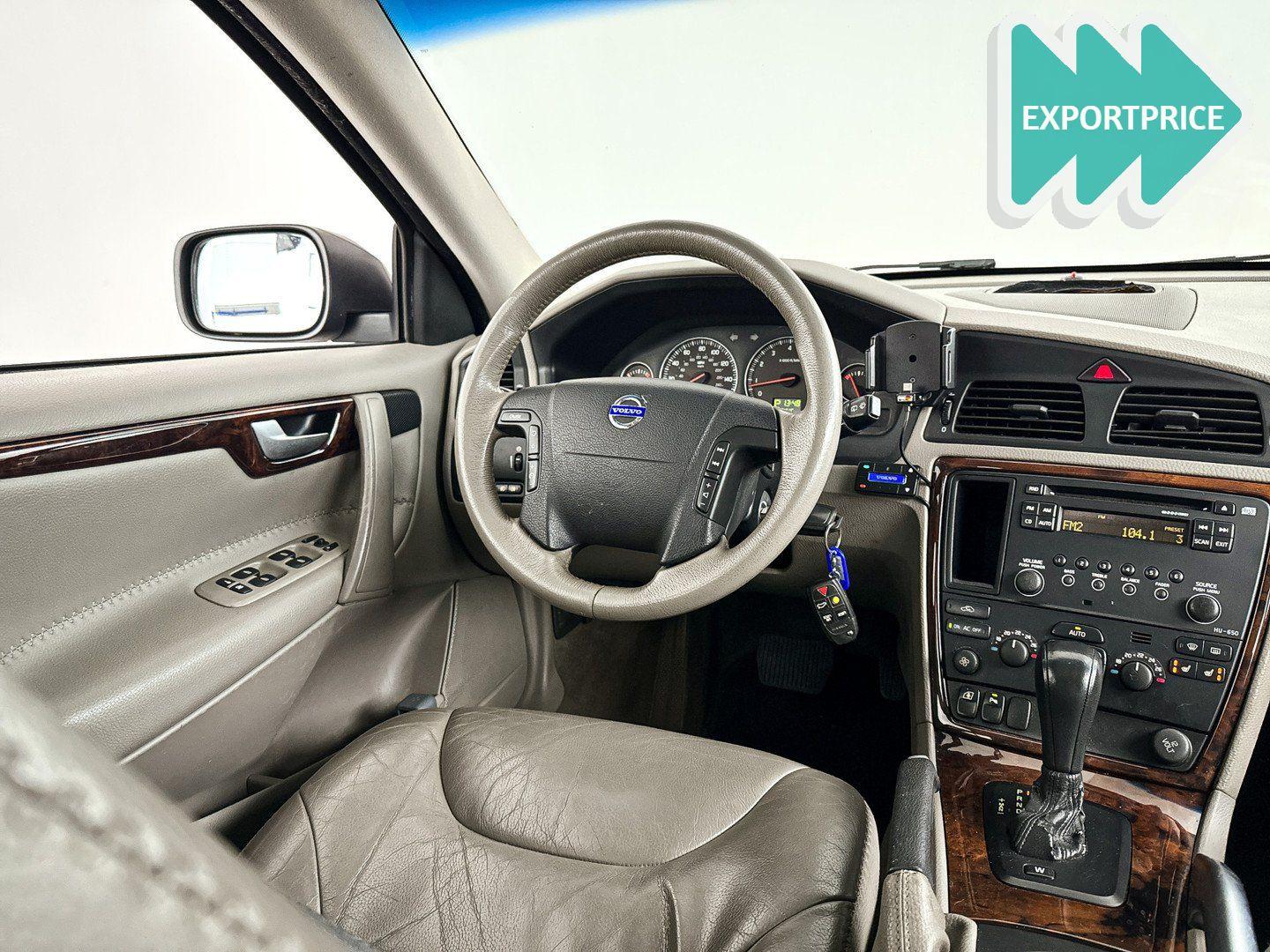 Volvo XC70 2006 — interior