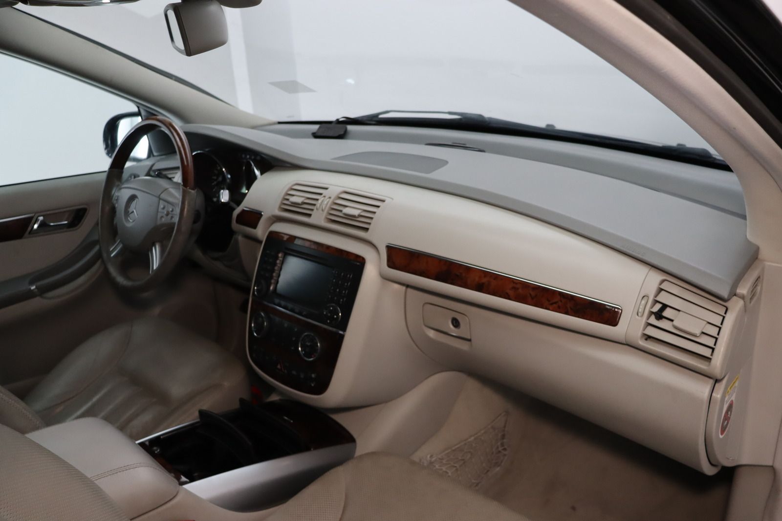 Fahrzeugabbildung Mercedes-Benz R 320 CDI 4MATIC * HUD * AHK * Navi