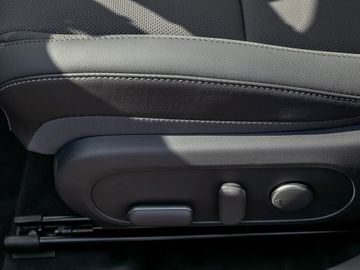 Hyundai Kona 1.6 Select 2WD Navi Autobahnassistent
