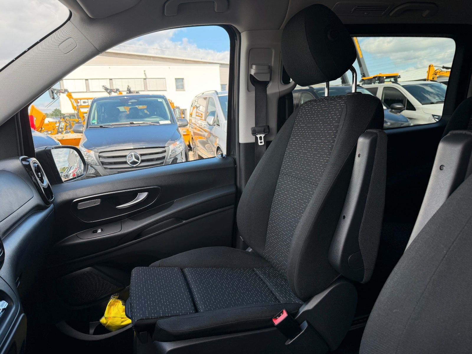Fahrzeugabbildung Mercedes-Benz Vito 116 CDI 9G Tourer Extral DISTRONIC Stdh AHK
