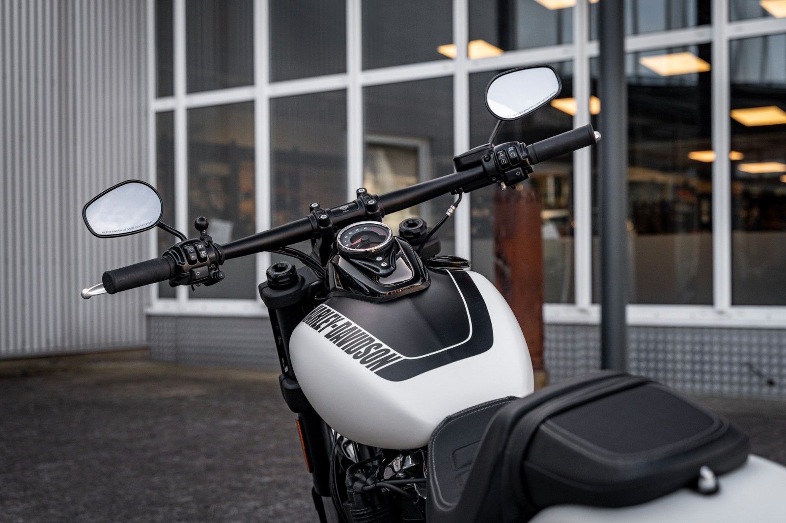 Fahrzeugabbildung Harley-Davidson FXFBS FAT BOB 114 CUI SOFTAIL - Jekill & Hyde