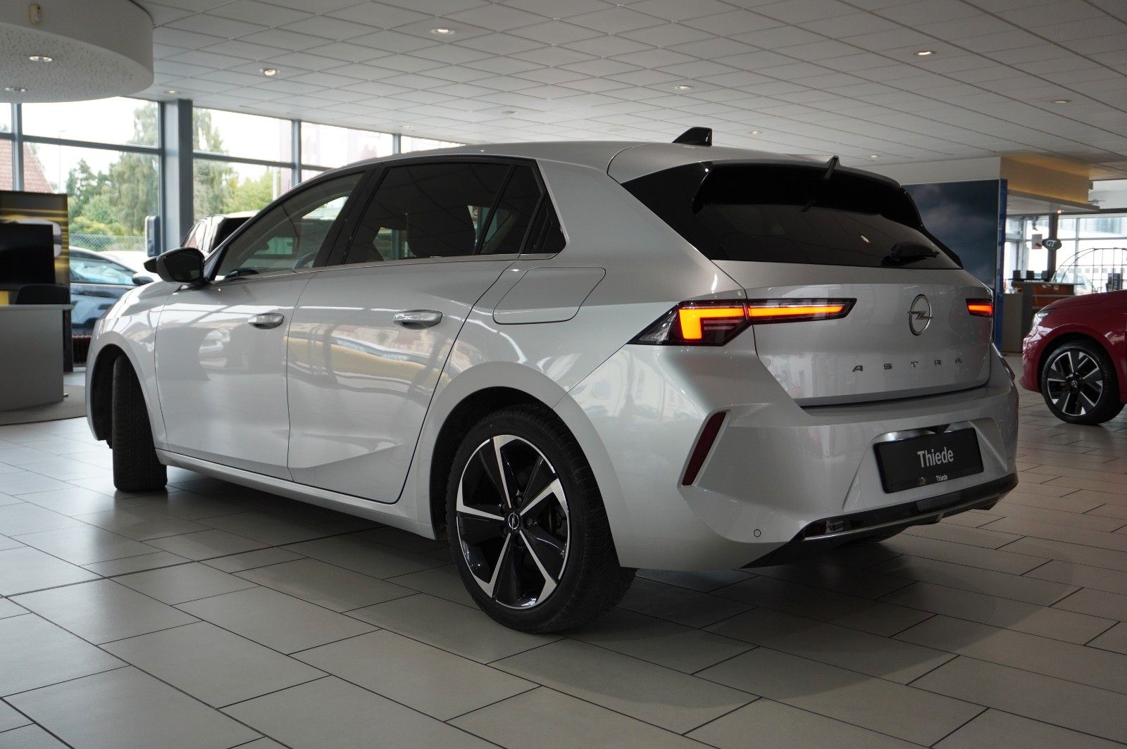 Fahrzeugabbildung Opel Astra L Lim. 1.6 HYBRID ELEGANCE NAVI/LED/KAMERA