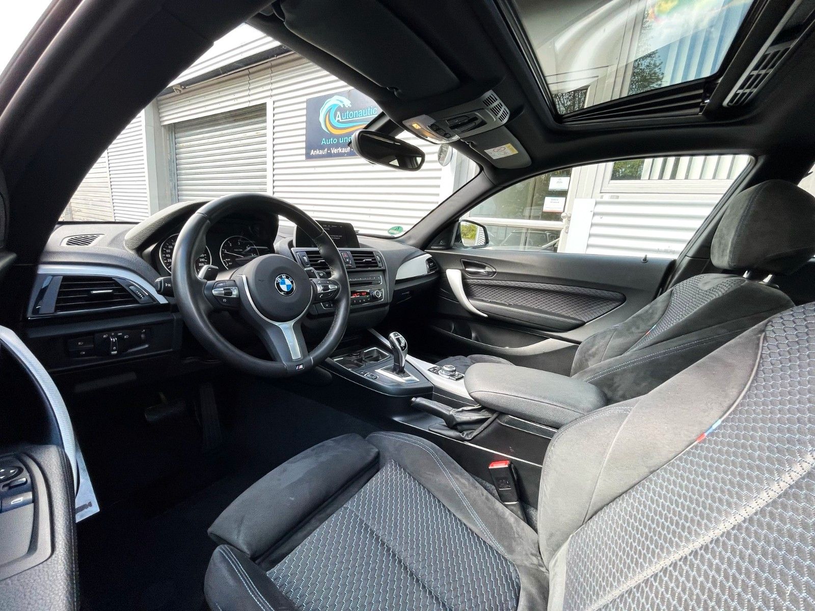Fahrzeugabbildung BMW 220d Coupe SAG M SPORT PAKET NAVI GSD H&K SOUND