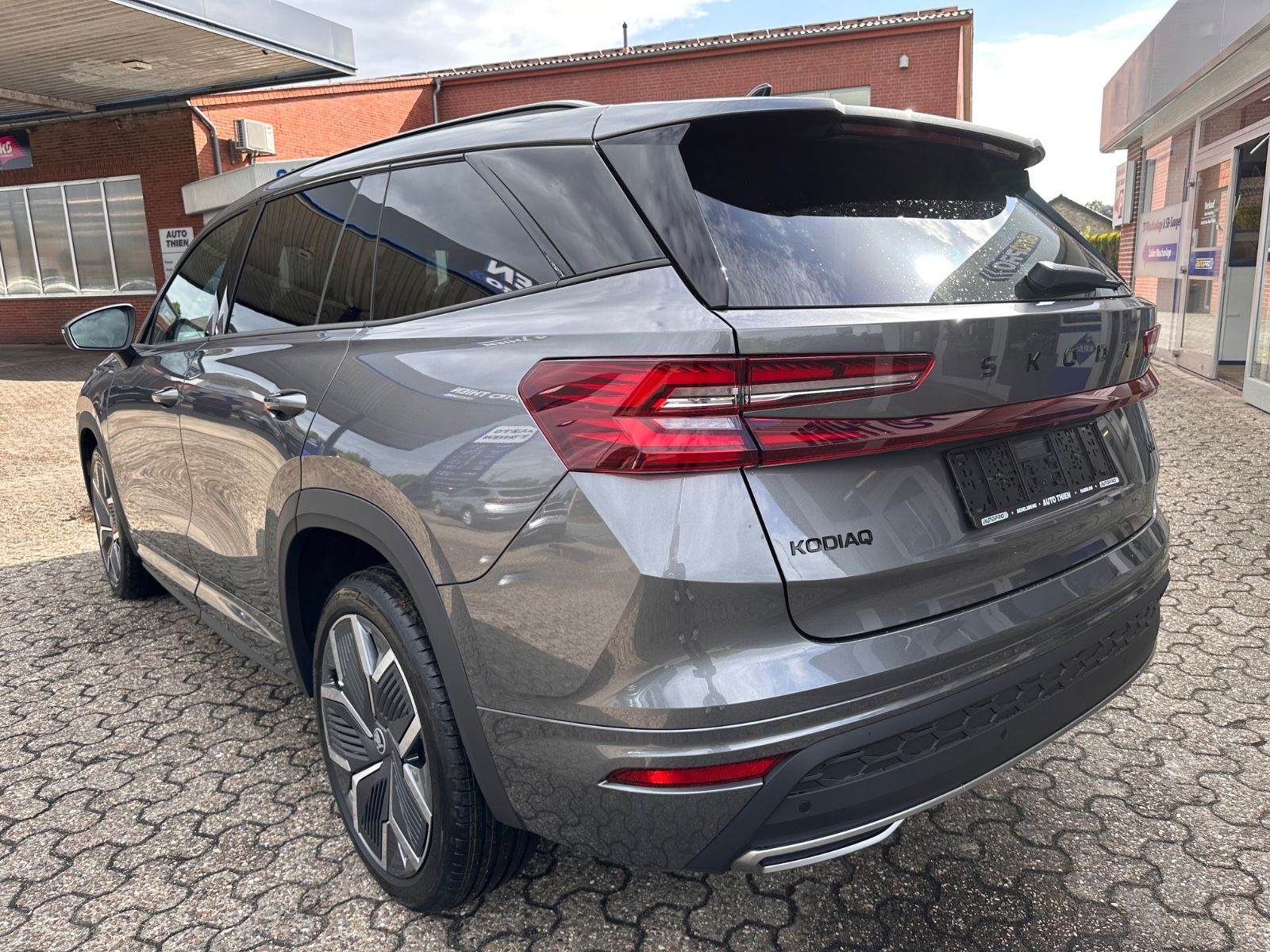 Fahrzeugabbildung SKODA Kodiaq 2.0 TDI 4x4 Sportline Matrix/AHK/Pano/7