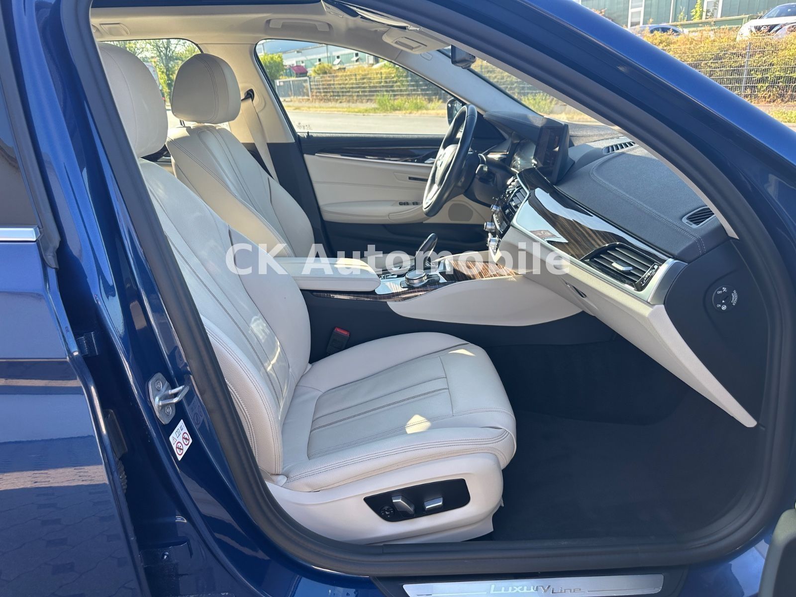 Fahrzeugabbildung BMW 530e xDrive Touring Luxury Line/Pano/LED/Kam/AHK
