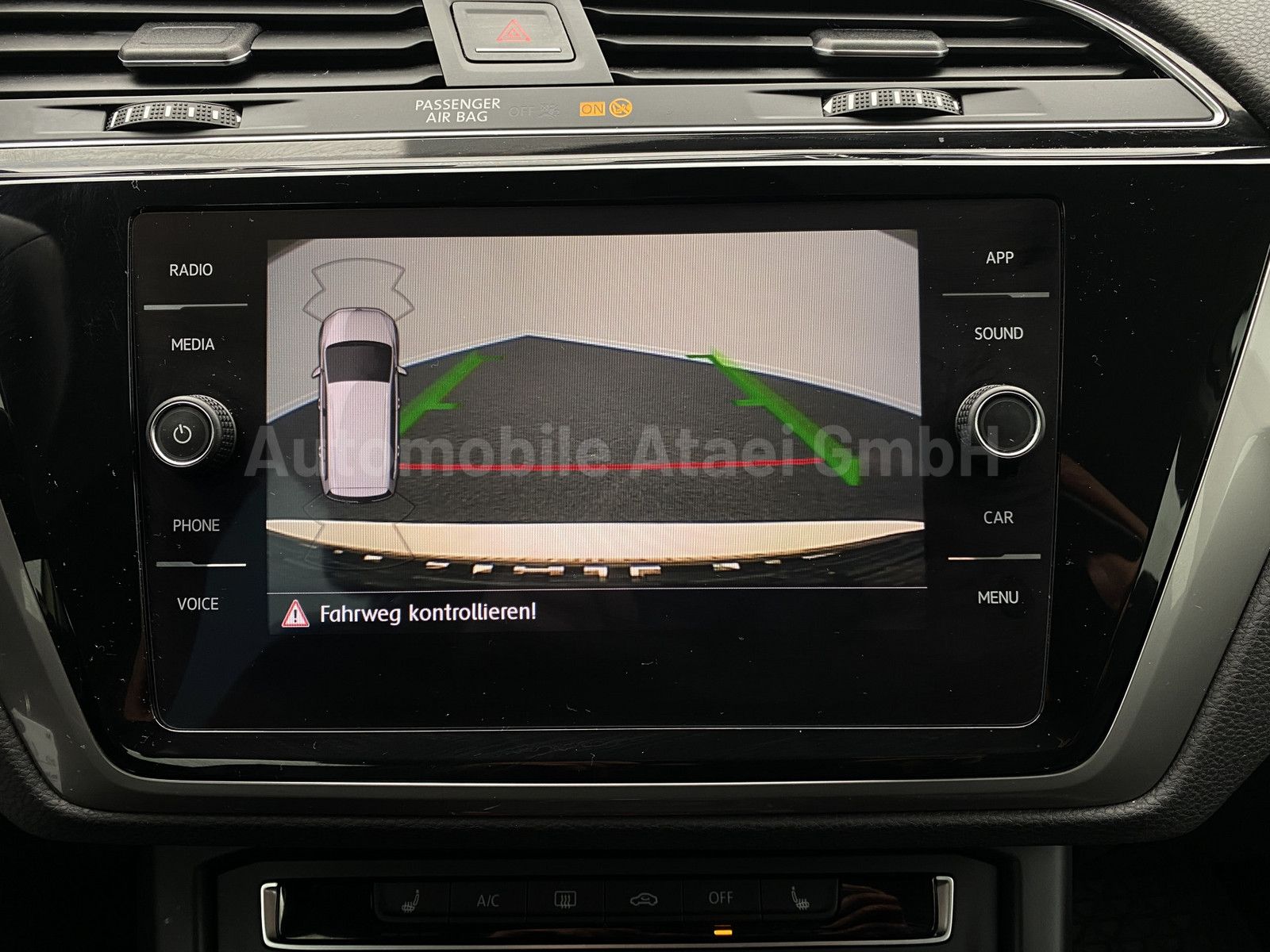 Fahrzeugabbildung Volkswagen Touran *Taxi* 7-SITZE+ TAXAMETER+ KAMERA 7478