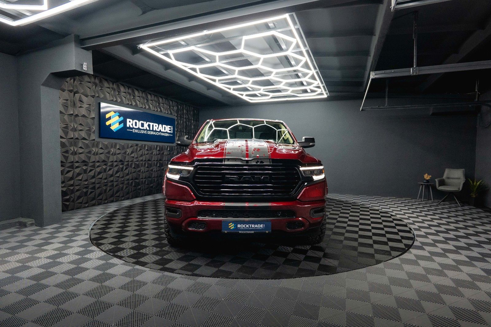 Fahrzeugabbildung Dodge RAM 5.7 V8 HEMI 4x4 OFFROAD Night Limited LONG