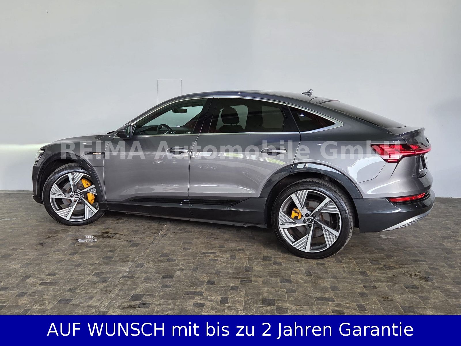 Fahrzeugabbildung Audi e-tron Sportback 55 quattro, Matrix, ACC