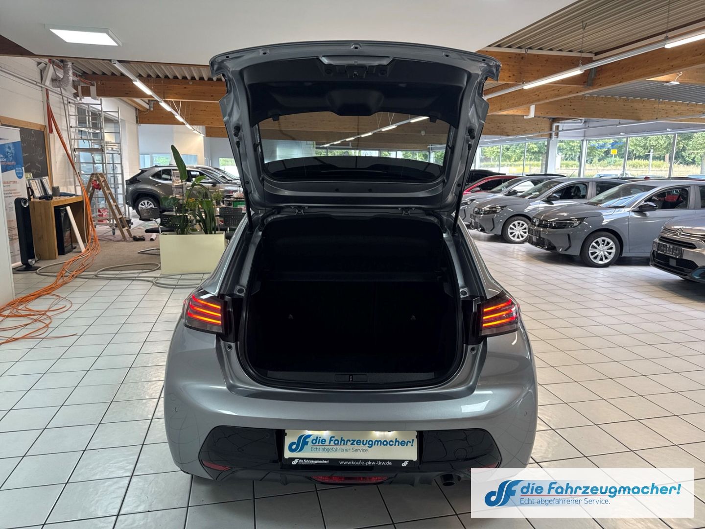 Fahrzeugabbildung Peugeot 208 Allure Navi Digitales Cockpit LED Apple CarP