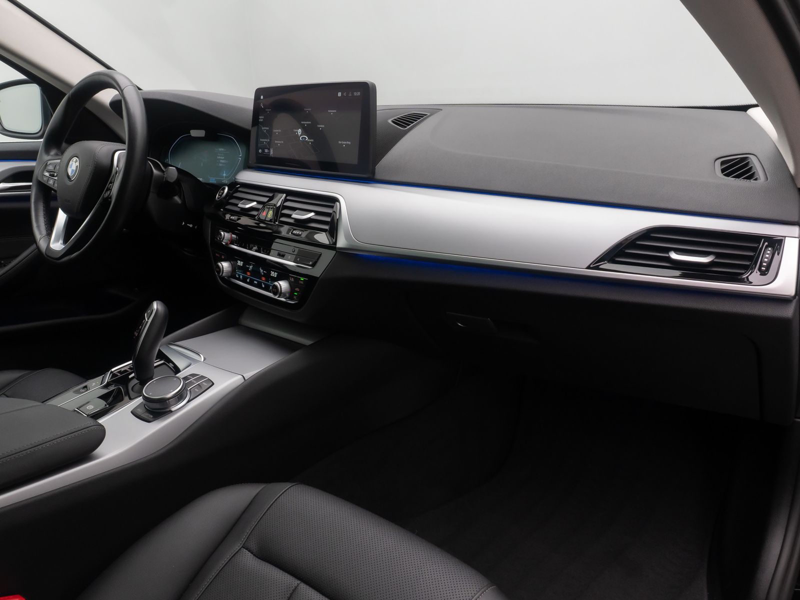 Fahrzeugabbildung BMW 520d ACC 360&deg;HUD DAB Panorama 4xKlima Komfort