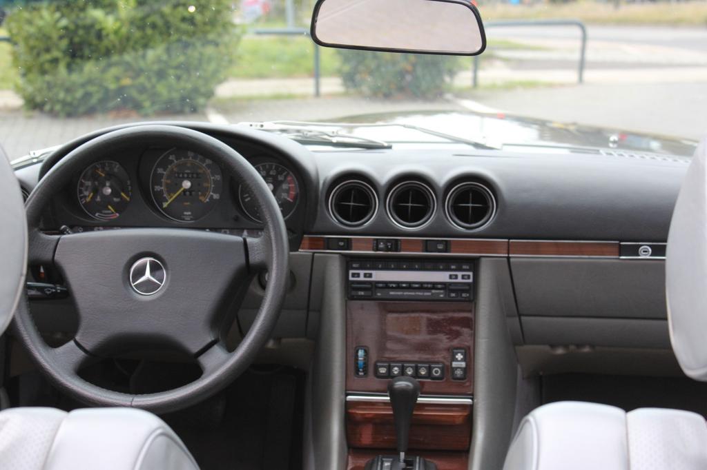 Mercedes-Benz SL 380