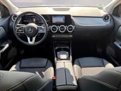 Fahrzeugabbildung Mercedes-Benz GLA 200d Style MULTIBEAM PANO RFK 8-Fach Bereift
