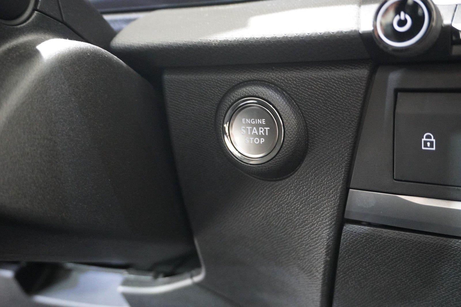 Fahrzeugabbildung Opel Astra L Lim. 1.6 HYBRID ELEGANCE NAVI/LED/KAMERA