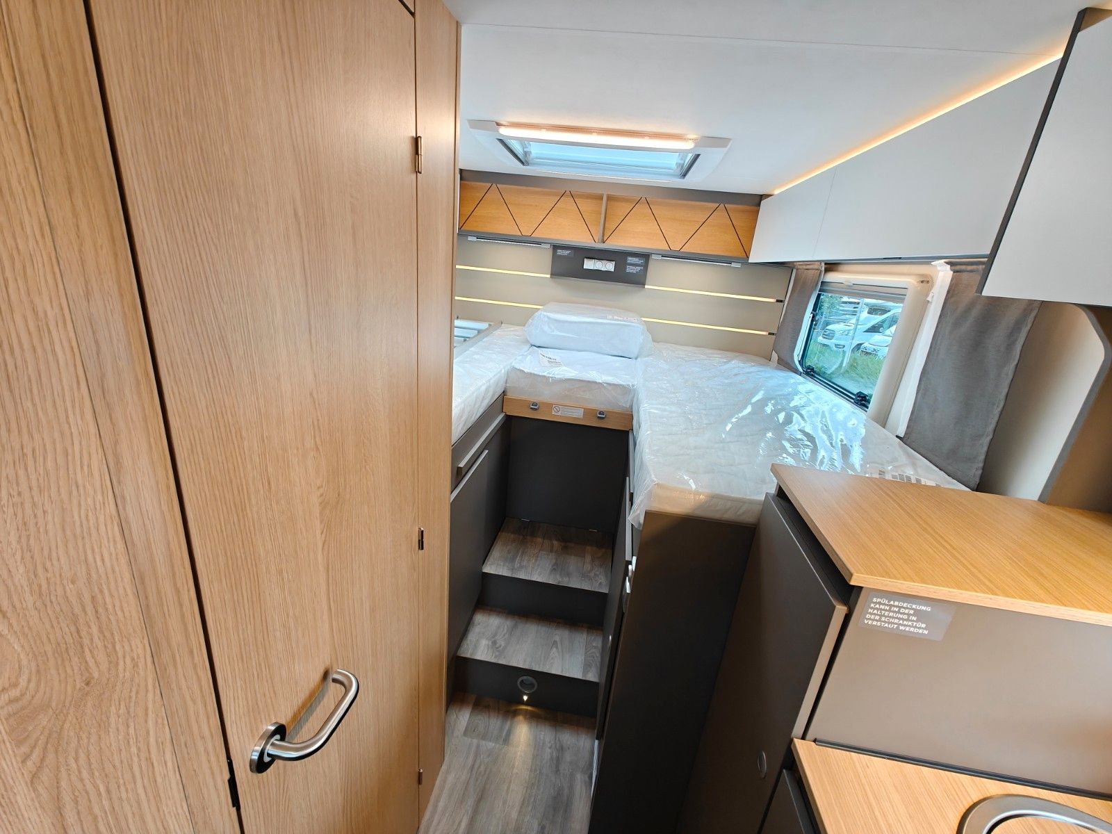 Fahrzeugabbildung LMC Tourer T 660 G -  663 70 Jahre, 140PS -
