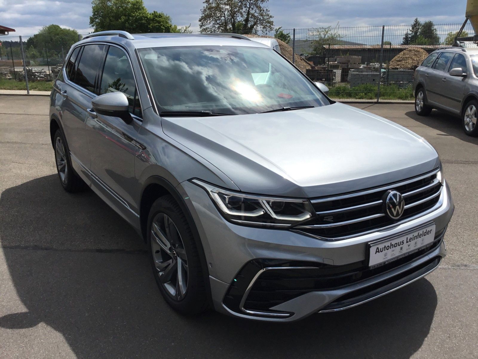 Fahrzeugabbildung Volkswagen Tiguan Allspace 2.0TDI DSG 4M R-Line+Standheizun