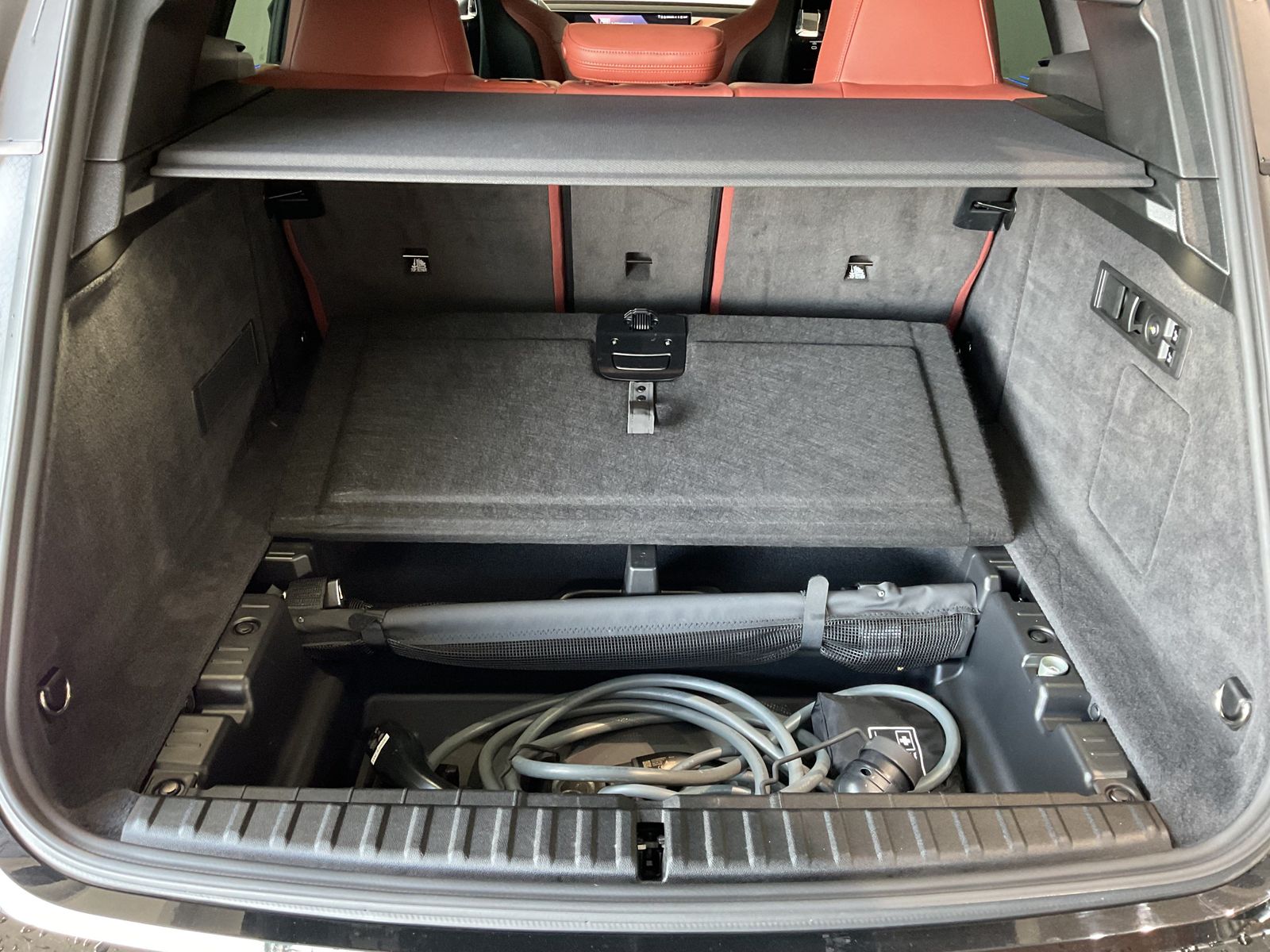 Fahrzeugeinzelansicht 15 Fahrzeugabbildung BMW iX xDrive45 |Luftfederung |M Sportpaket Pro |Bow