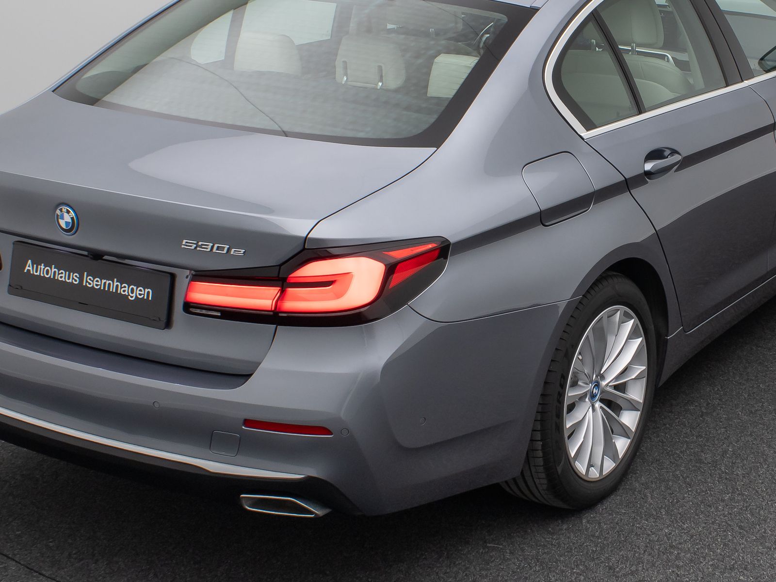 Fahrzeugabbildung BMW 530e Luxury Line 360°Glasdach Laser HUD DAB HiFi