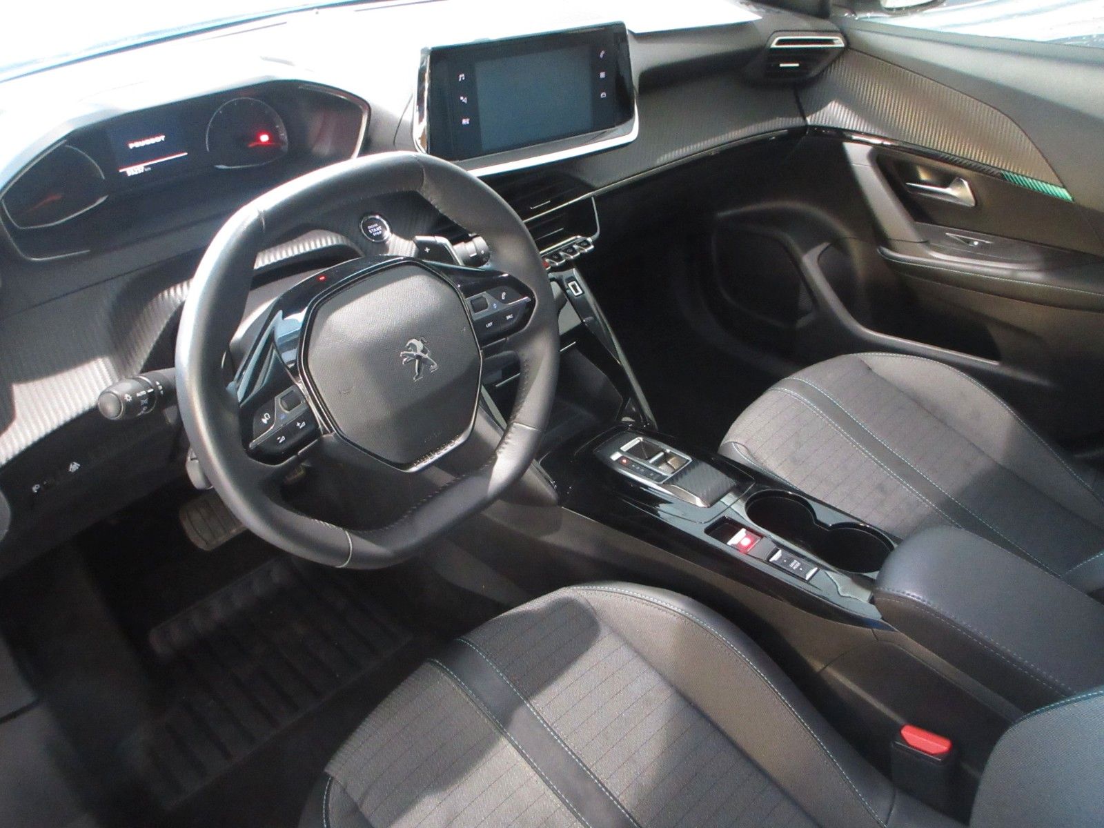 Fahrzeugabbildung Peugeot 2008 Allure 1.2T LED/NAVI/PDC/R´CAM/ALU