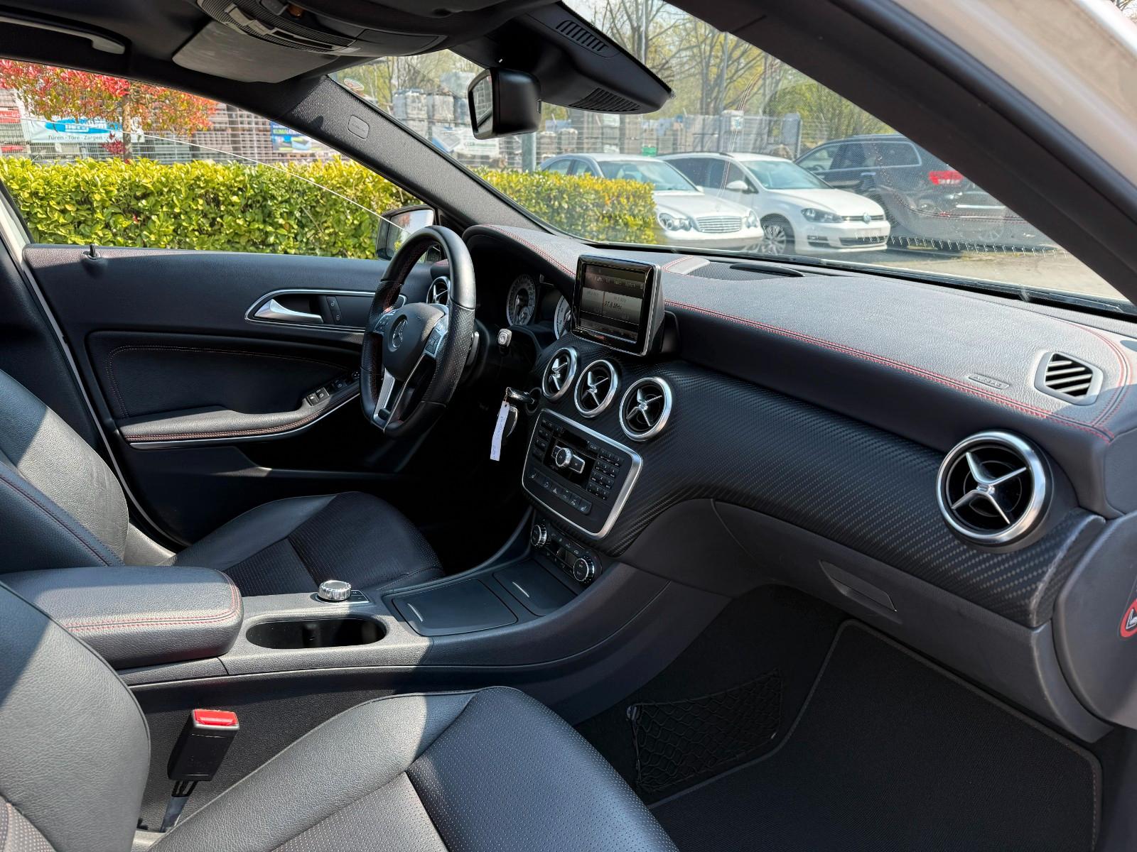 Mercedes-Benz A 250 4Matic AMG Line* Panorama* Bi-Xenon*