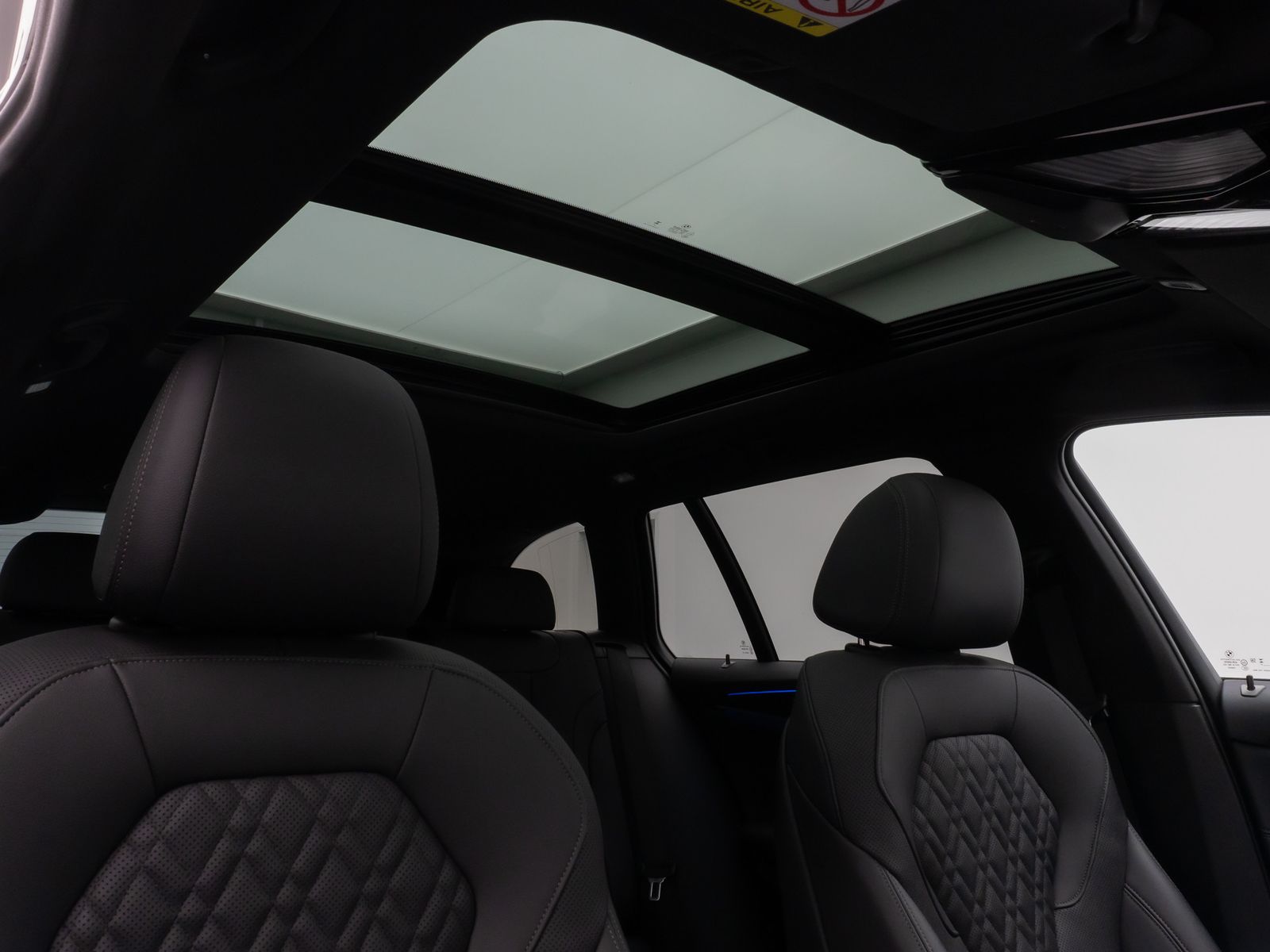 Fahrzeugabbildung BMW 520d xD M Sport Panorama Kamera DAB AHK Alarm