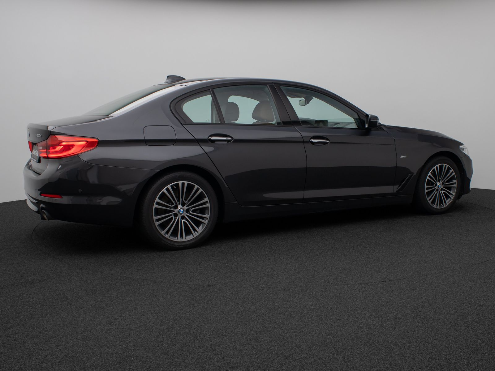 Fahrzeugabbildung BMW 520d Sport Line Kamera HUD H/K Lenkrhzg Alarm