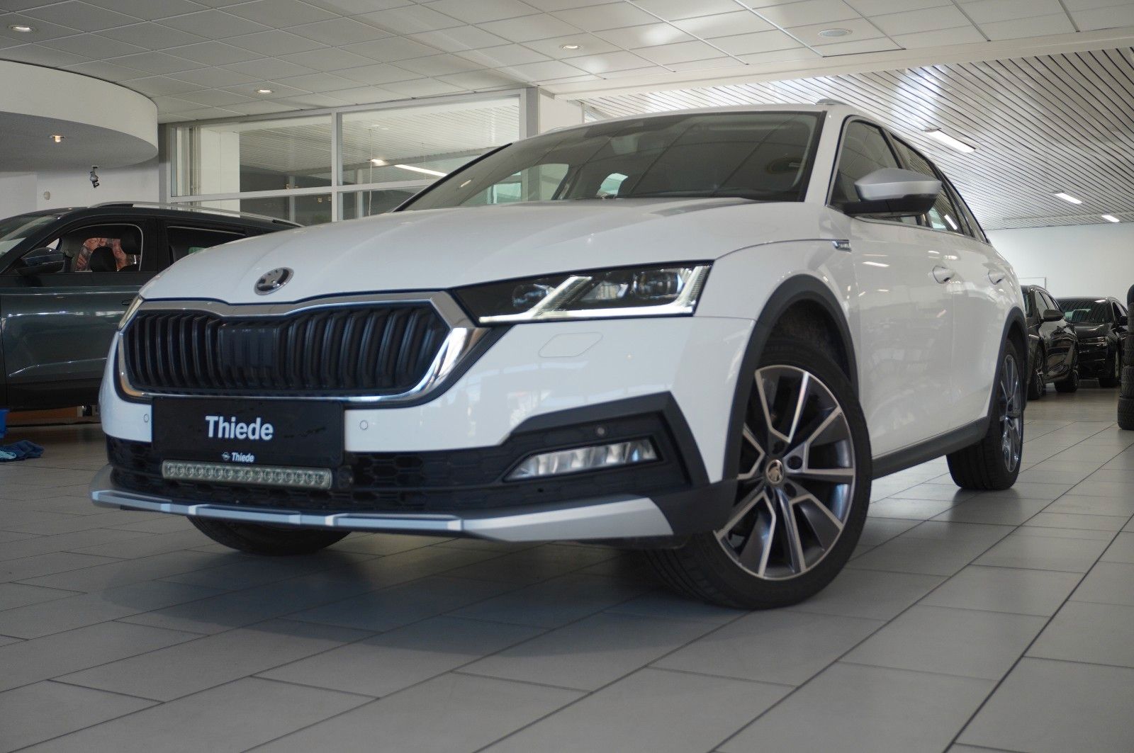 Fahrzeugabbildung SKODA Octavia 2.0D SCOUT 4X4 DSG NAVI/LED/KAMERA/AHK