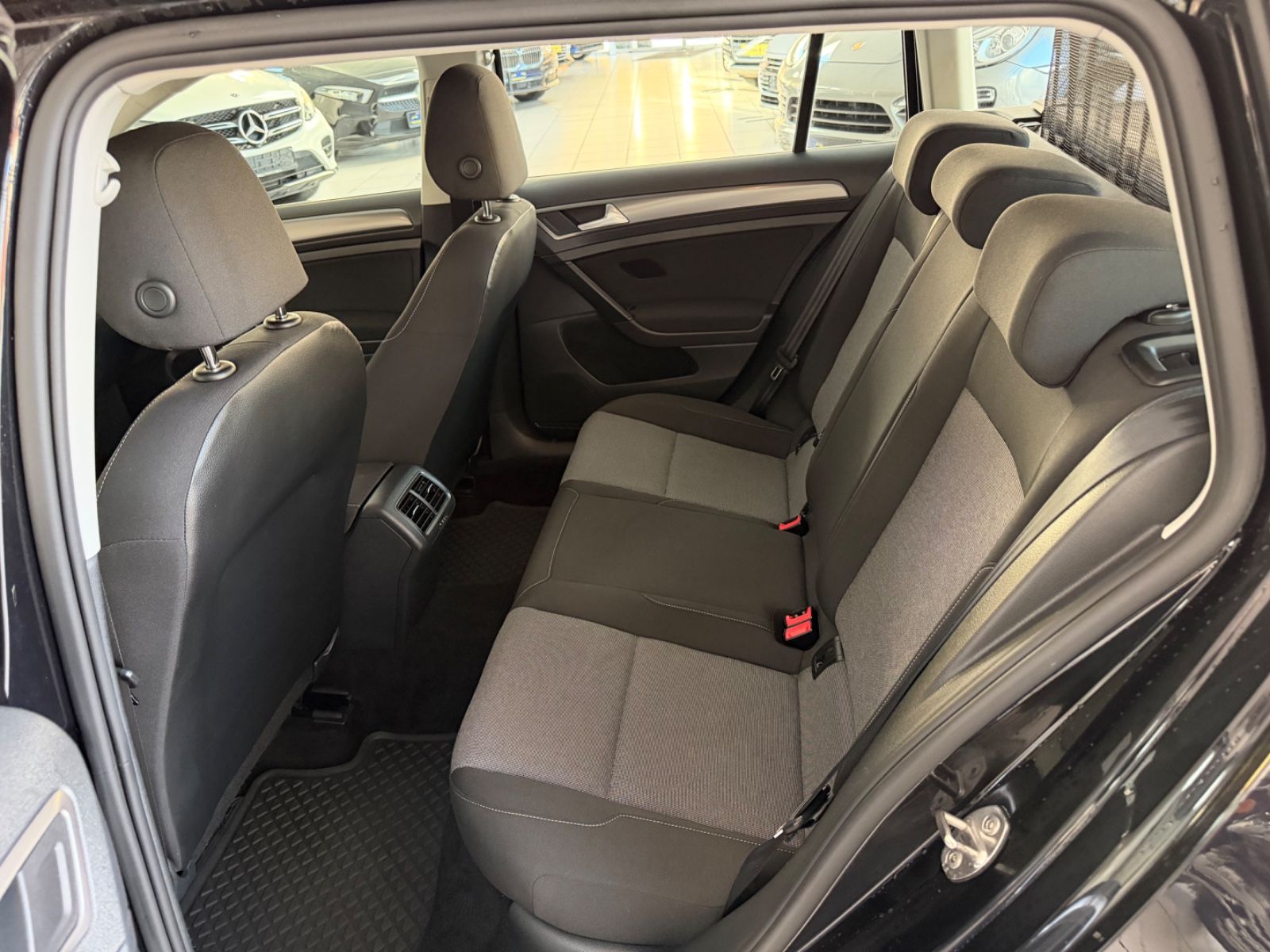 Fahrzeugabbildung Volkswagen Golf VII Variant Trendline BMT