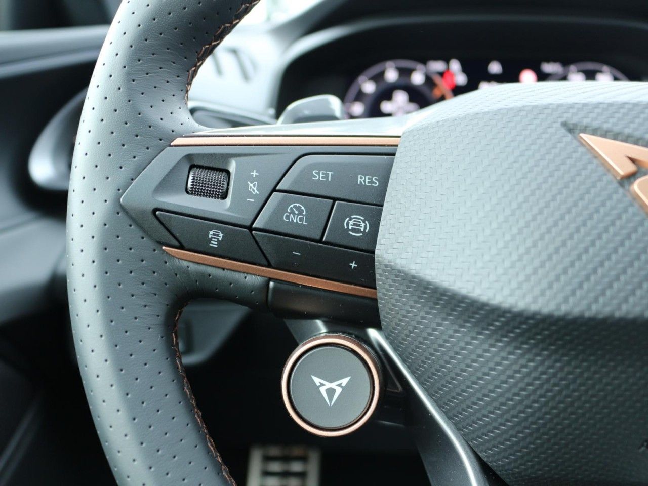 Fahrzeugabbildung CUPRA Terramar VZ 1.5 e-Hybrid DSG