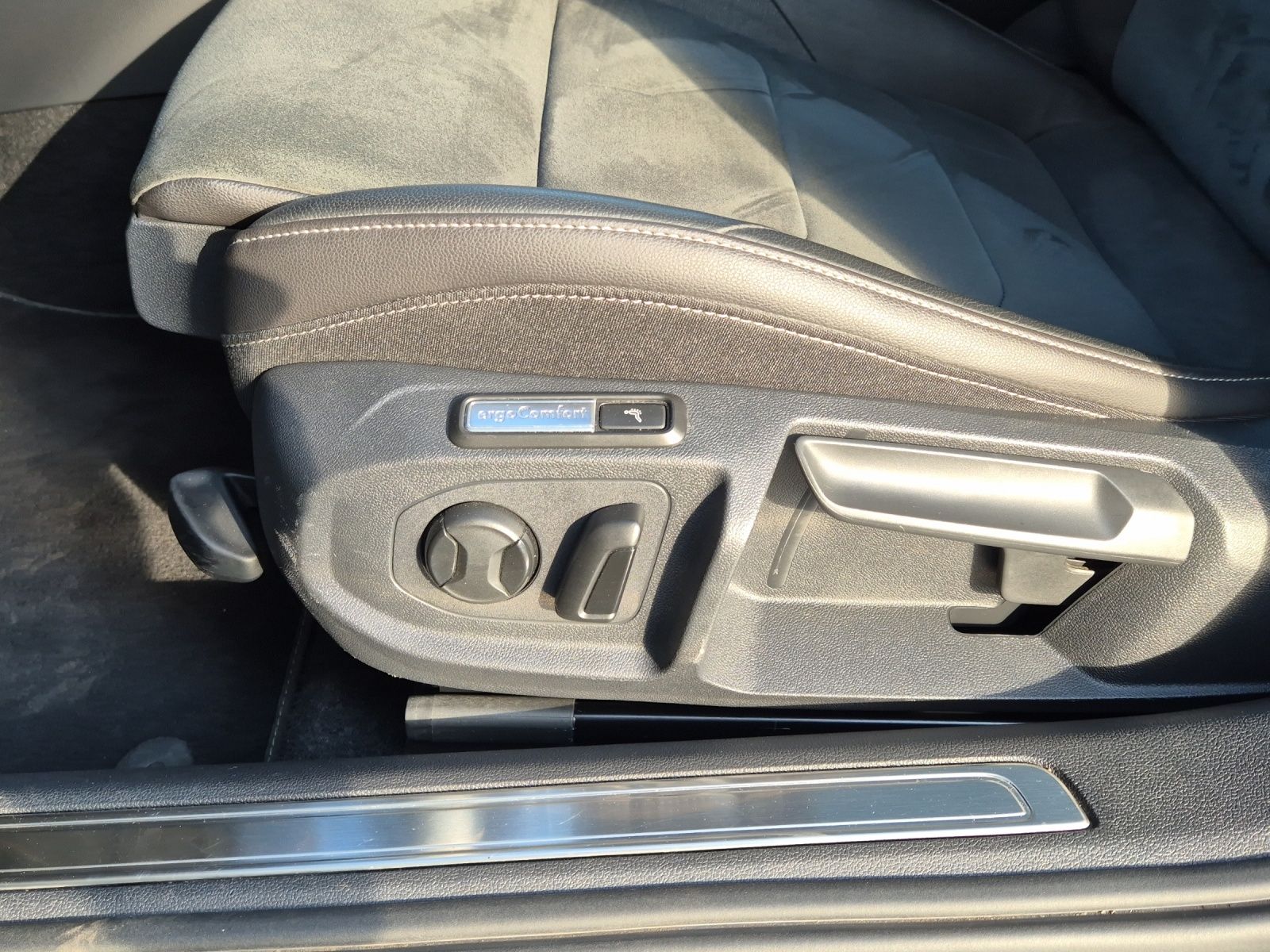 Fahrzeugabbildung Volkswagen Arteon SB TSI R-Line DSG 4M Matrix AHK Navi AID