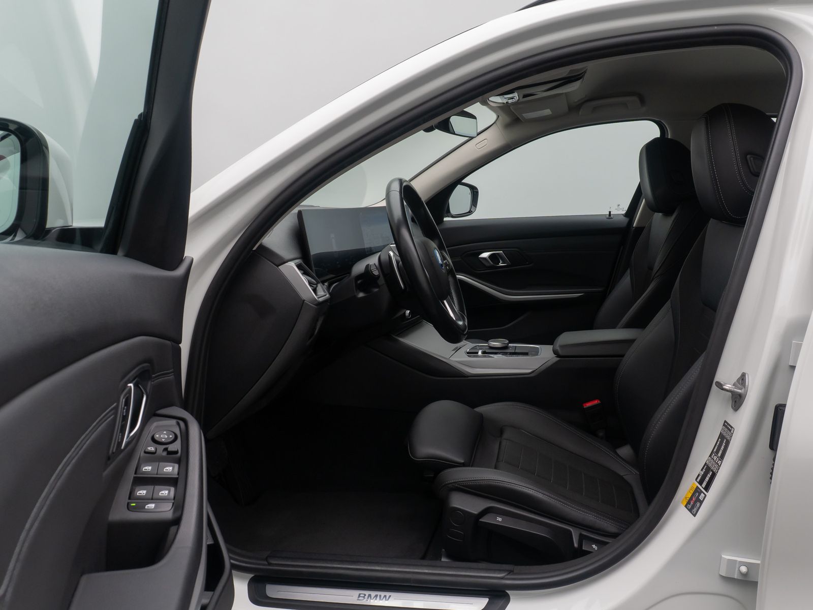 Fahrzeugabbildung BMW 320e Stop&Go AHK Kamera DAB Sportsitz DrivAssist