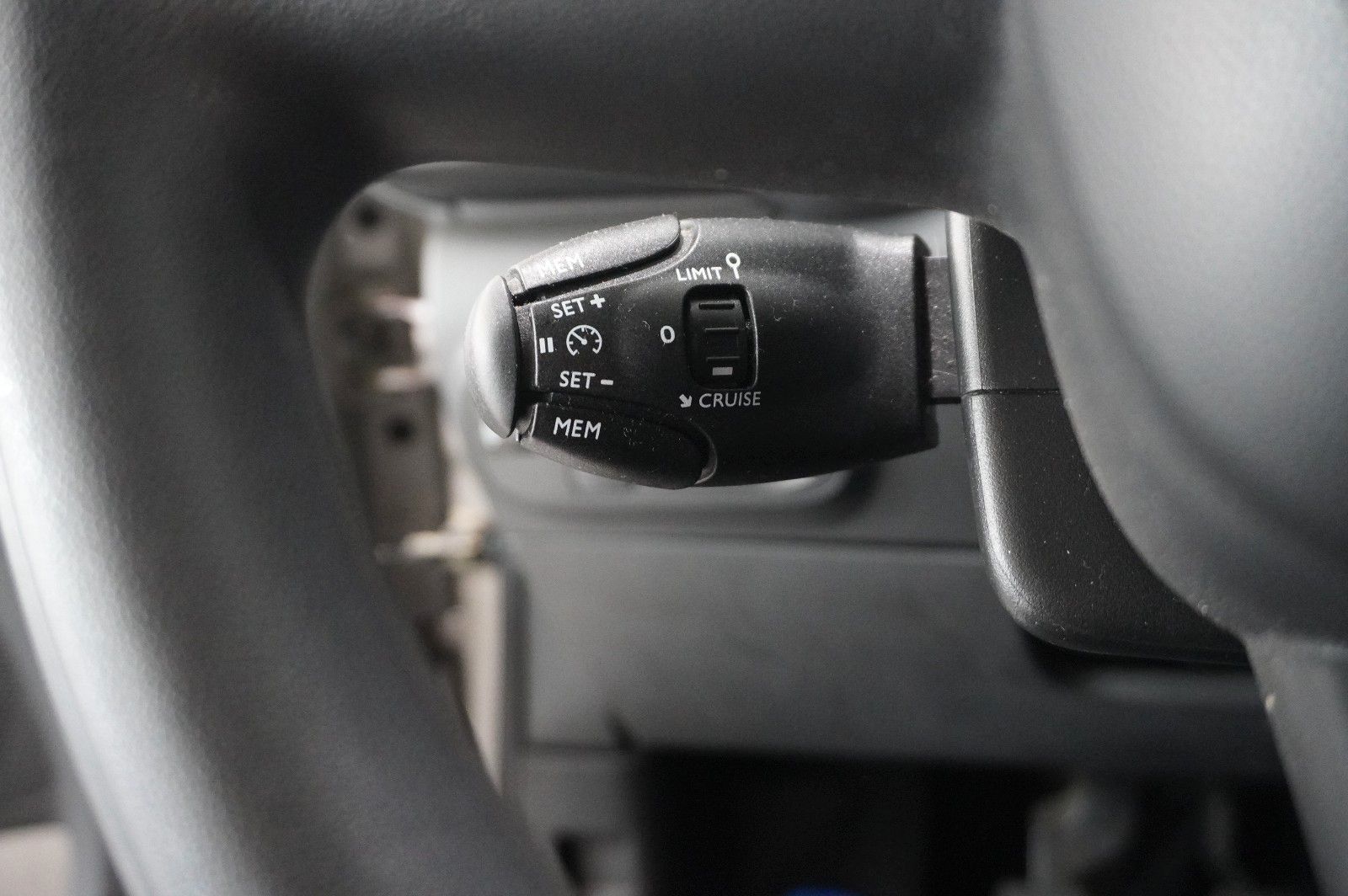 Fahrzeugabbildung Citroën C3 LIM. 1.2 LIVE KLIMA/TEMP./NEBEL/SPORT/USB