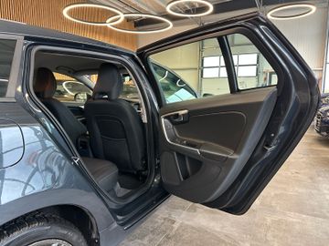 Volvo V60 Kombi Linje Business *Navi*Klima*AHK*Xenon*
